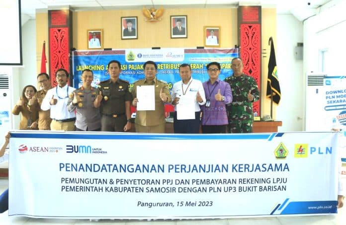 bupati_samosir_launching_aplikasi_siadapari