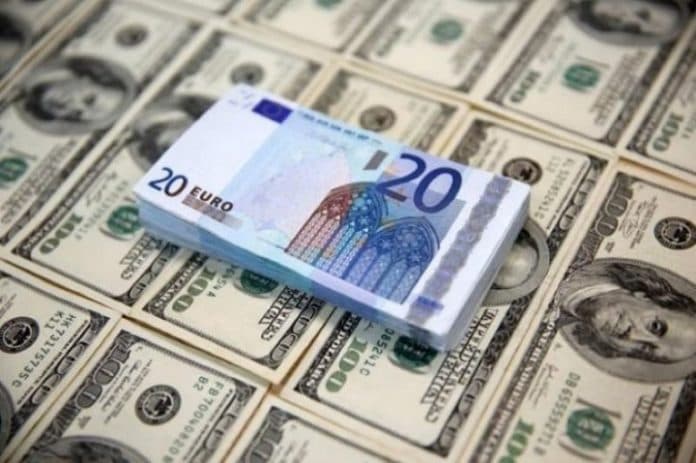 dolar_terpuruk_euro_melambung