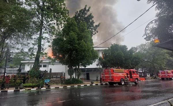 gedung_bapelitbang_kota_bandung_terbakar