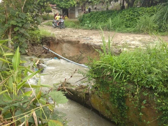 jalan_simbolon_tengkoh_nyaris_amblas