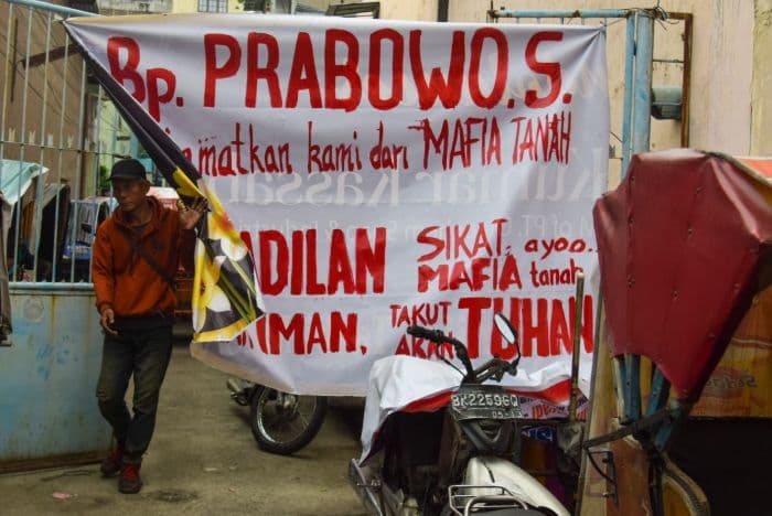 ratusan_warga_tolak_eksekusi_rumah