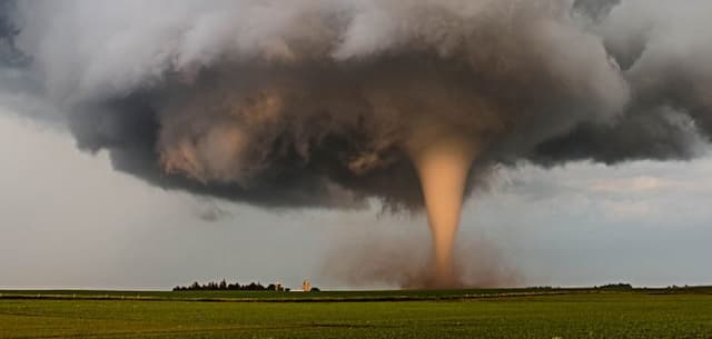 15_orang_tewas_akibat_tornado_di_as