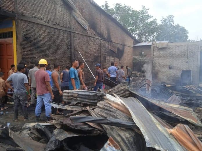 17_rumah_di_paluta_hangus_terbakar