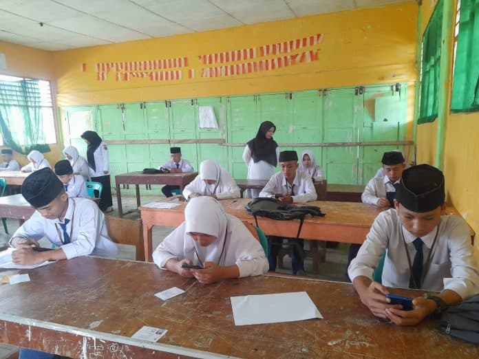 249_siswa_mtsn_1_tapsel_jalani_anbk