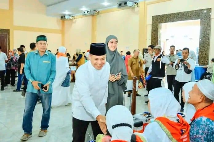 279_jemaah_haji_asal_batu_bara_kembali