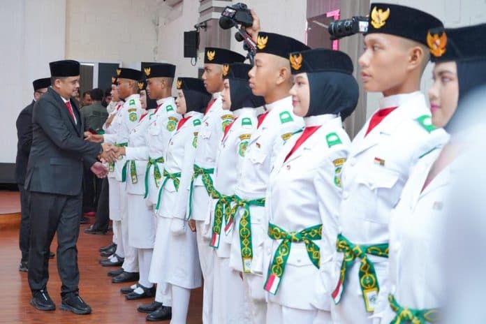 42_anggota_paskibra_kota_medan_dikukuhkan