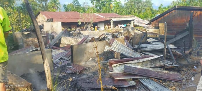 6_rumah_hangus_terbakar_di_dairi