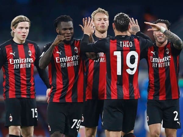 ac_milan_perlahan_jauhi_para_pesaing_utama