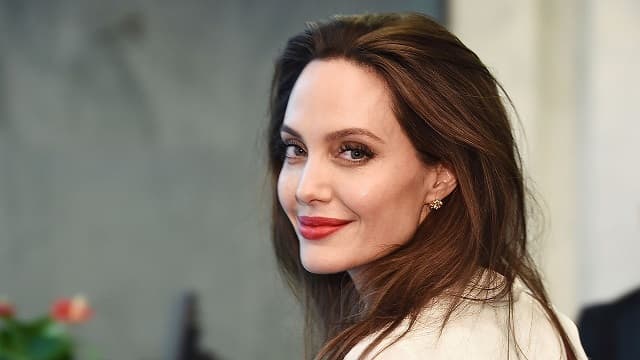 angelina_jolie_mau_pindah_ke_kamboja