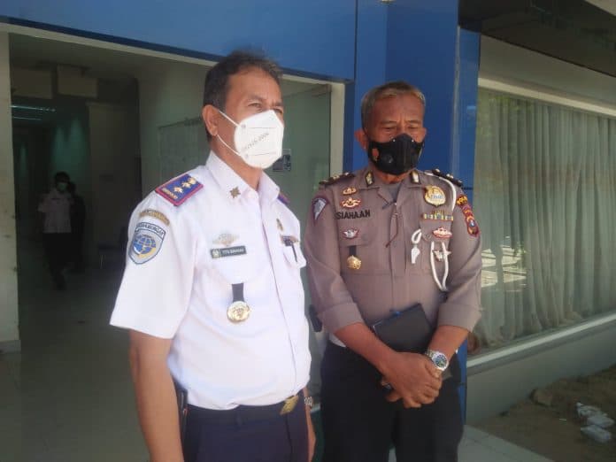 angkot_plat_hitam_di_toba_akan_ditertibkan