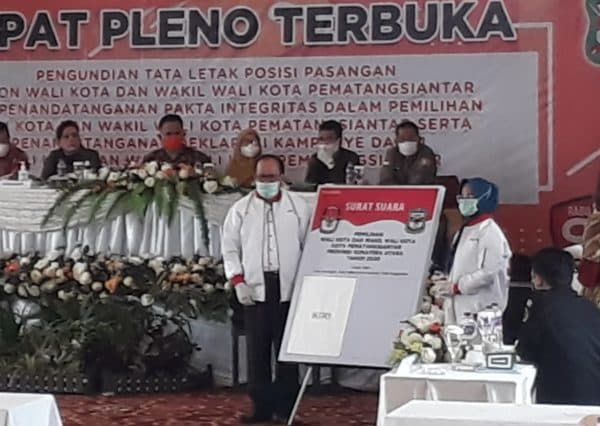 asner_susanti_di_kiri_kolom_kosong_di_kanan