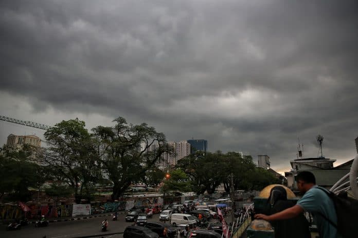 awan_mendung_di_bibir_kota_medan