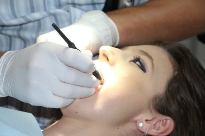 bakteri_dalam_mulut_bisa_sebabkan_sinusitis