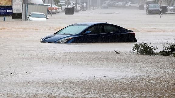 banjir_di_oman_tewaskan_16_orang