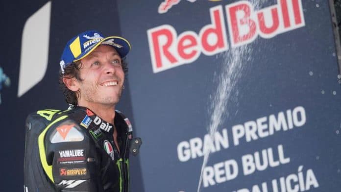 bantah_pensiun_rossi_akan_gabung_petronas
