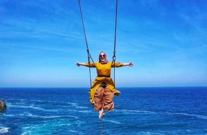 berayun_di_atas_lautan_jogja_berani