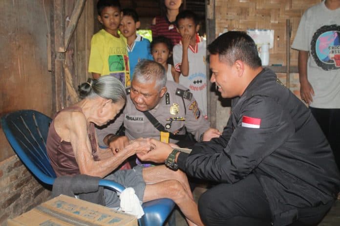 berbagi_kasih_untuk_nenek_tuna_netra
