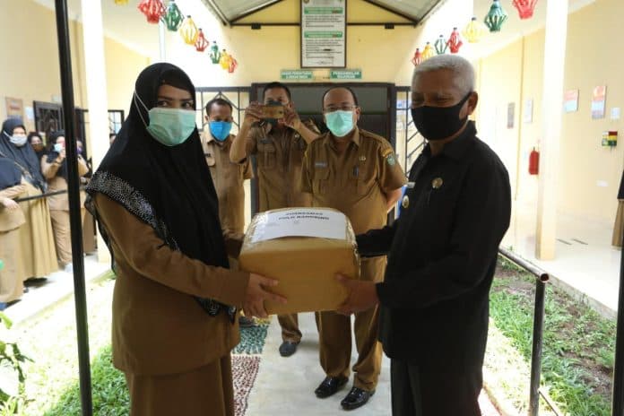 bupati_asahan_sampaikan_apd_bantuan_gubsu
