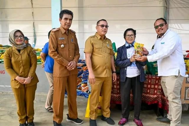 bupati_humbahas_buka_gerakan_pangan_murah