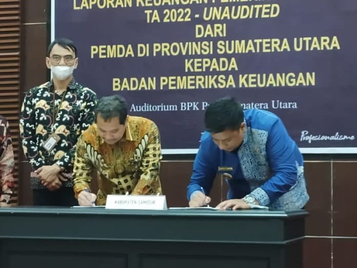 bupati_samosir_serahkan_lkpd_2022_ke_bpk_ri