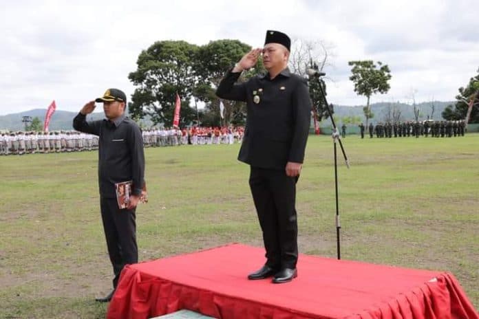 bupati_taput_pimpin_upacara_hari_pahlawan