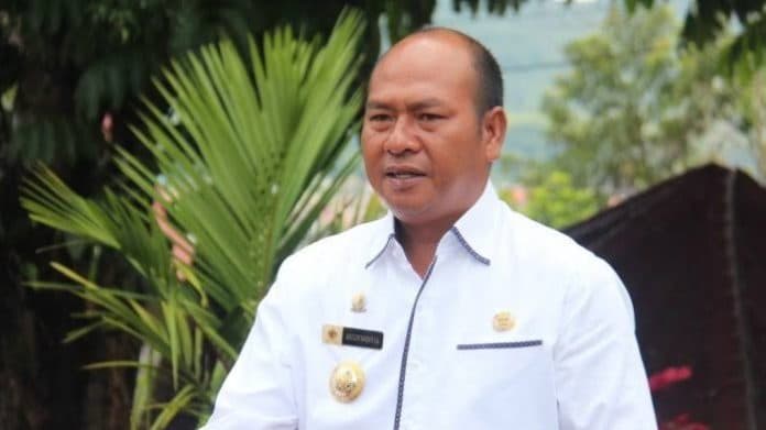 bupati_taput_sidak_ke_dinas_perizinan