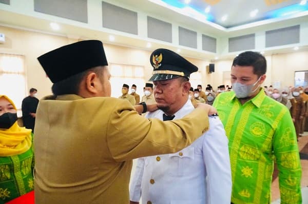 camat_sipispis_pindah_ke_pantai_cermin