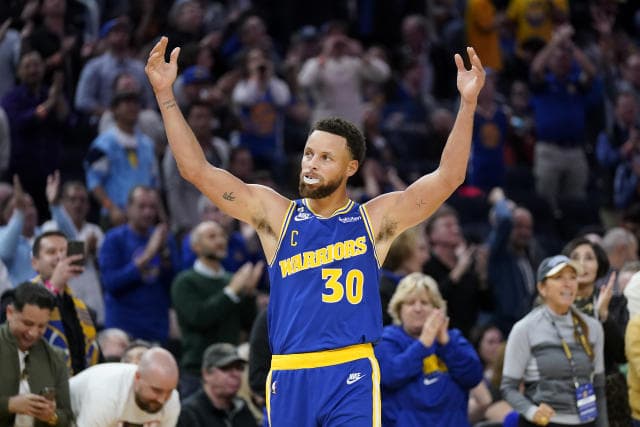 curry_47_poin_warriors_kalahkan_kings