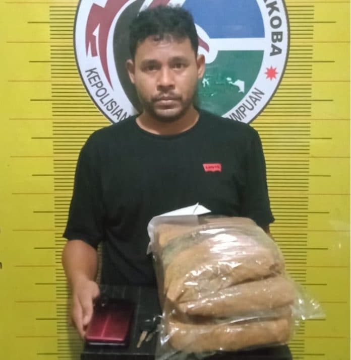 dari_dalam_tas_polisi_amankan_3_ball_ganja