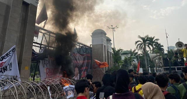 demo_mahasiswa_tolak_perppu_cipta_kerja