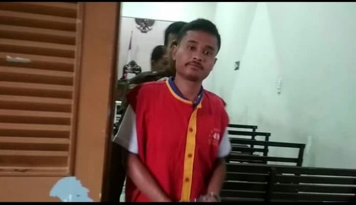 dituntut_18_bulan_penjara_terdakwa_menangis