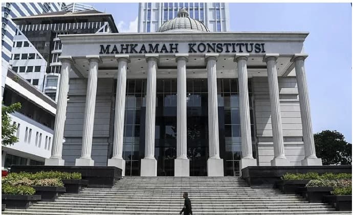 dua_advokat_menggugat_praktik_psbb_ke_mk
