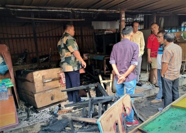 dua_kios_di_pasar_horas_siantar_terbakar