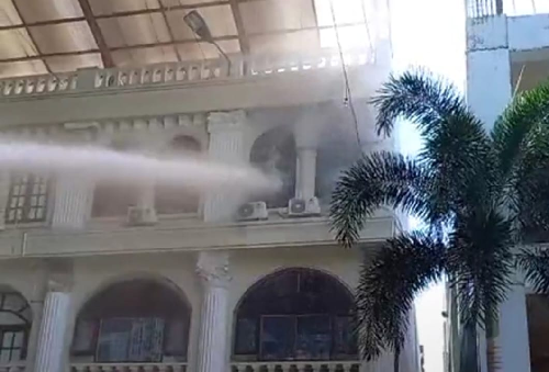 dua_ruko_di_komplek_cbd_polonia_terbakar