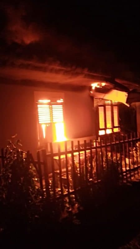 dua_rumah_hangus_terbakar_di_sidikalang
