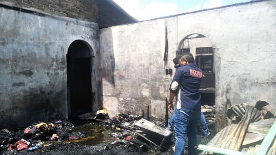 dua_rumah_ludes_terbakar_di_tembung