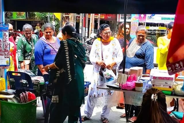 fokus_lensa_aneka_warna_baju_wanita_india