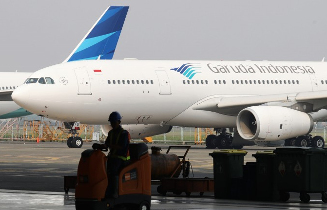 garuda_indonesia_putus_kontrak_700_karyawan