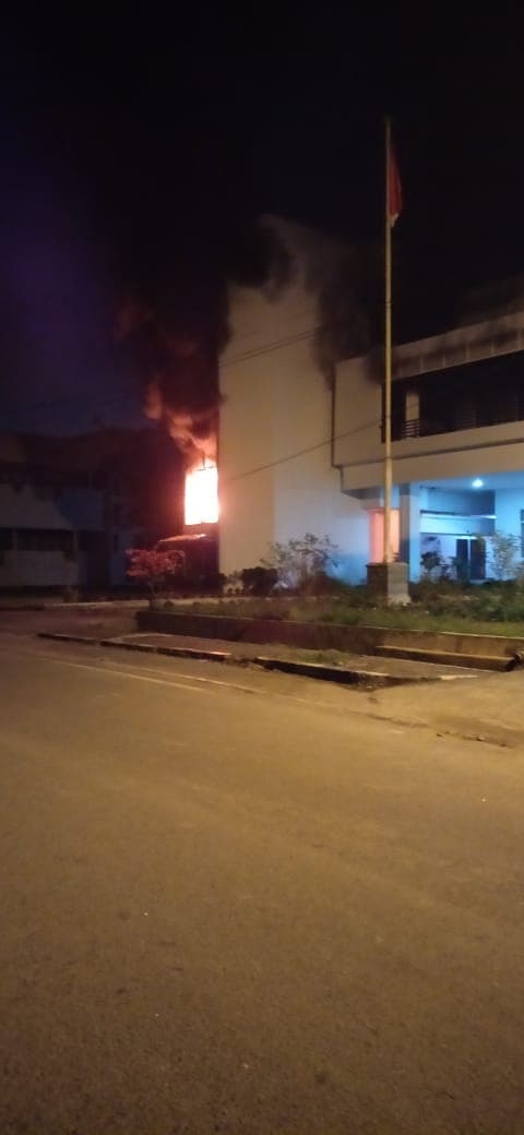 gedung_fakultas_ekonomi_usu_medan_terbakar