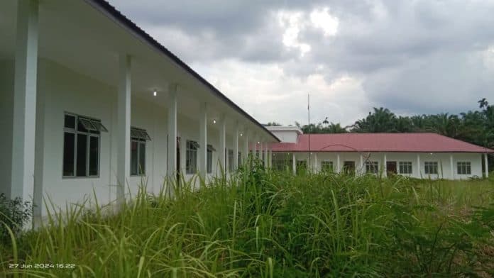 gedung_smkn_i_batang_lubu_sutam_terlantar