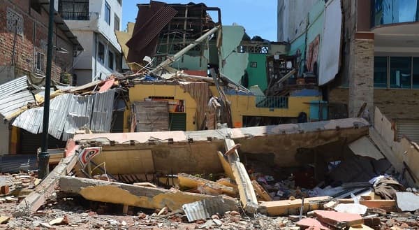 gempa_di_ekuador_sedikitnya_14_orang_tewas