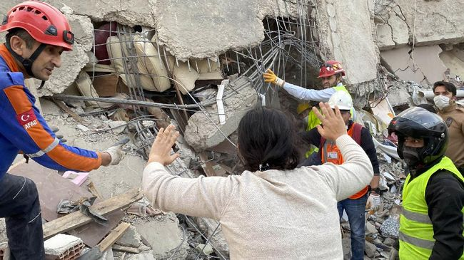 gempa_turki_telah_tewaskan_73_orang