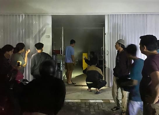 gudang_minimarket_di_medan_johor_terbakar