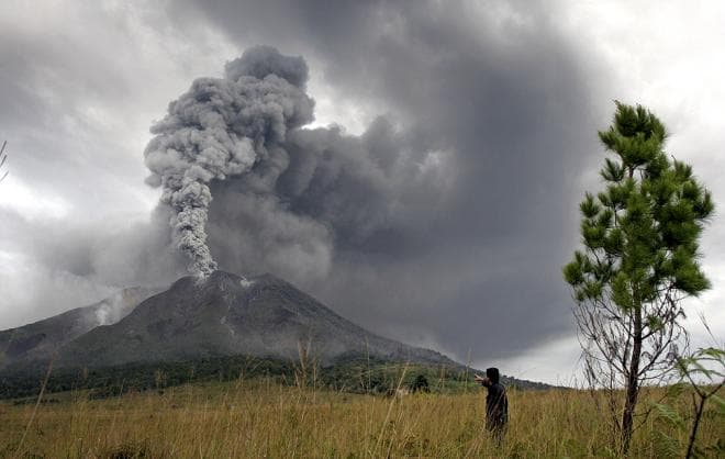 gunung_dukono_kembali_erupsi_pagi_ini