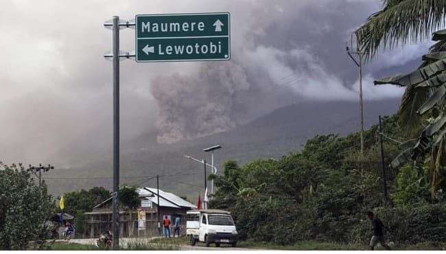 gunung_lewotobi_laki_laki_ntt_status_siaga