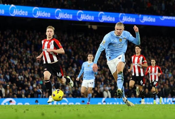 haaland_cetak_gol_city_merapat_ke_puncak