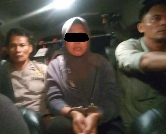 ibu_di_medan_tega_buang_bayinya_ke_parit