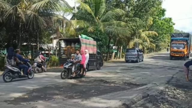 jalur_mudik_di_padangsidimpuan_masih_rusak