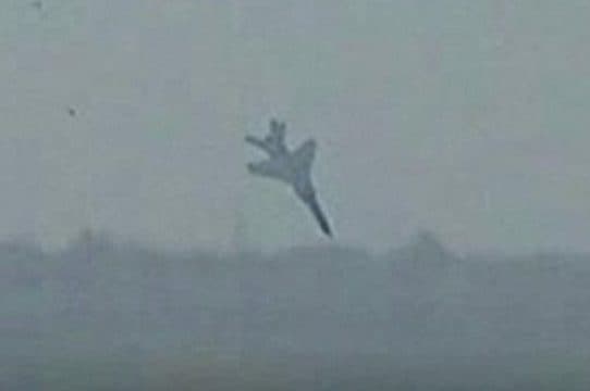 jet_tempur_china_jatuh_diserang_burung