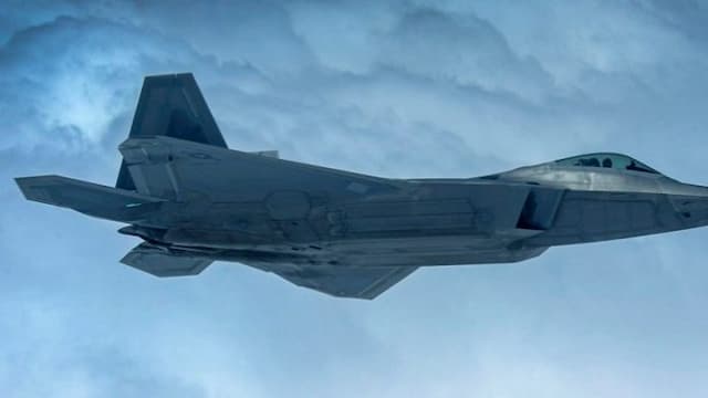 jet_tempur_f_22_raptor_as_jatuh